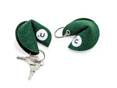 Hochwertiger Schlüsselanhänger JONG in Form eines Glückskeks mit individuellem Logodruck